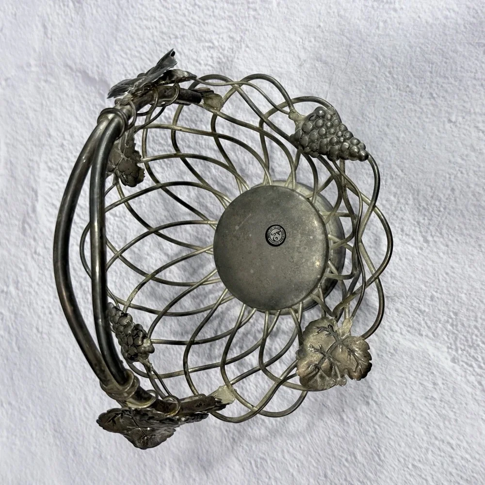 Vintage Godinger Silver Art Co. Silverplated Grape & Leaf basket